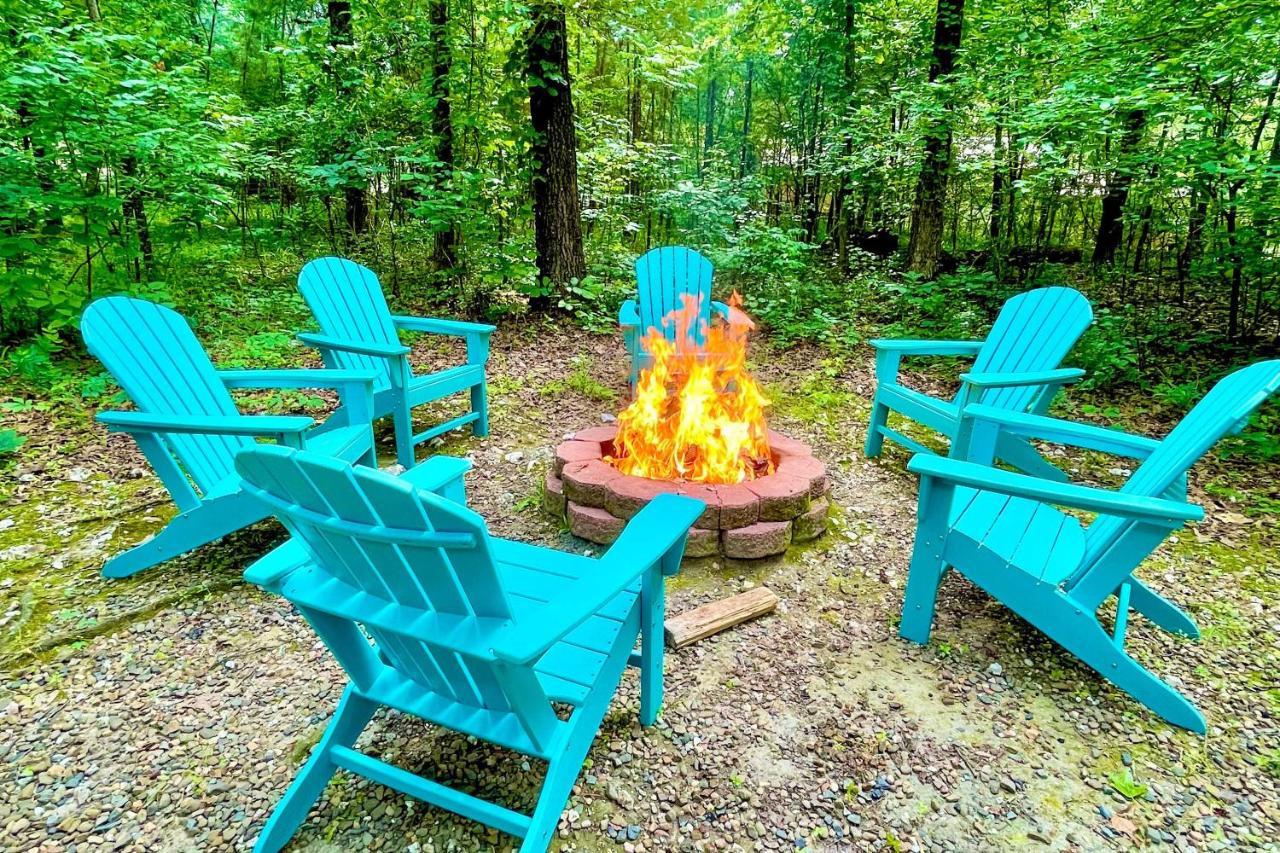 Hébergement de vacances Broken Bow With Hot Tub, Near Hiking And Fishing