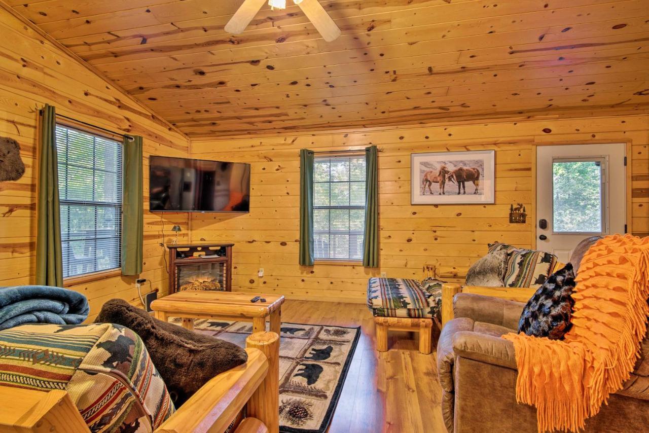 Hébergement de vacances Broken Bow With Hot Tub, Near Hiking And Fishing