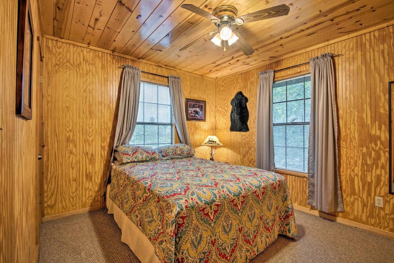 Hébergement de vacances Broken Bow With Hot Tub, Near Hiking And Fishing